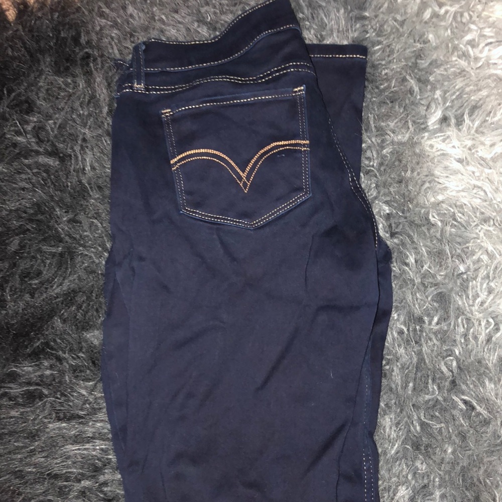 Never worn Levi 524 skinny women’s jeans